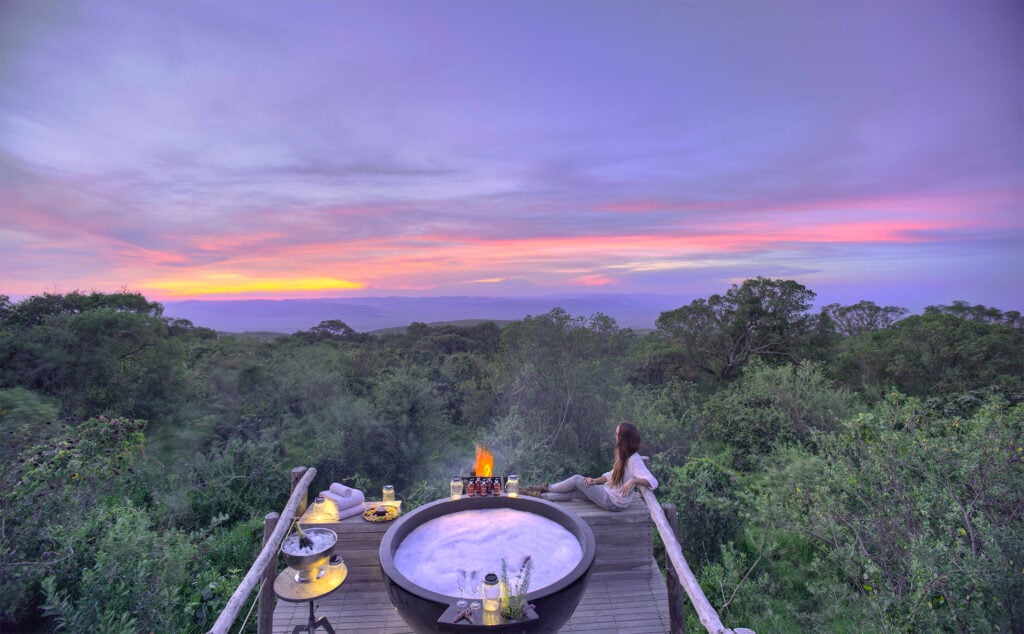 The-Highlands-honeymoon-hot-tub-sunset